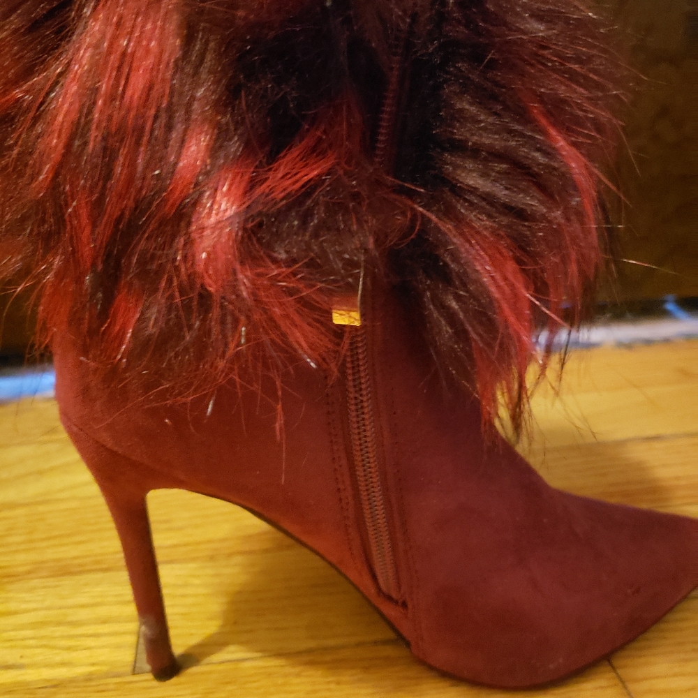 Liliana, size 8, burgundy suede
